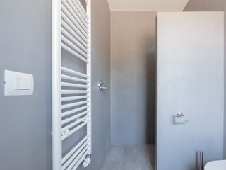 Badezimmer mit Dusche