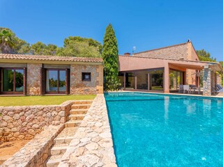 Villa Bunyola Features 1