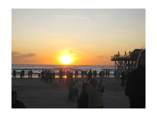 Strandbar beim Sonnenuntergang