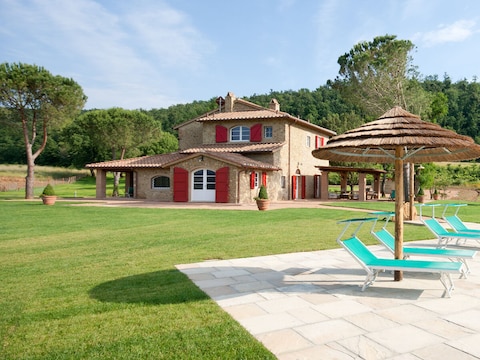 Luxury Villa + private Pool, near Beach