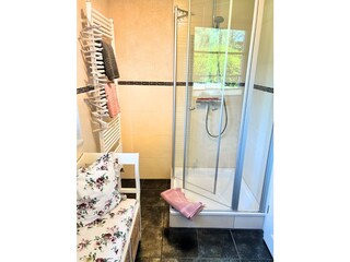 Kleines Badezimmer mit Dusche