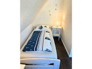 Schlafzimmer mit zwei Einzelbetten
