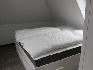 Schlafzimmer 1  mit Doppelbett und Flachbild TV