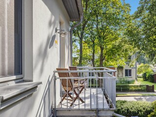 kleiner Balkon mit Blick Richtung Meer