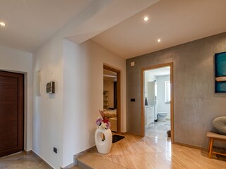 Die Innenräume sind hell und stilvoll.