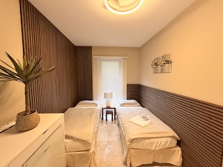 Schlafzimmer 2 variable Betten als Einzel od Doppelbett