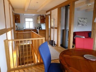 Essraum mit Blick auf Küchenzeile