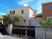 Sunny villa with roof terrace