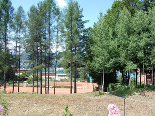 Seeblick und Tennisplätze