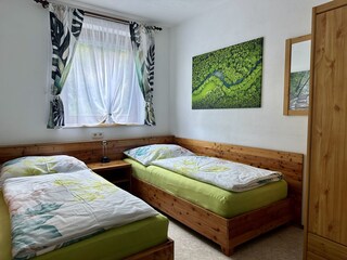 Schlafzimmer mit 2 Einzelbetten