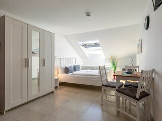 Wohn- und Schlafzimmer