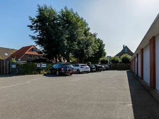 Parkplätze vor dem Haus