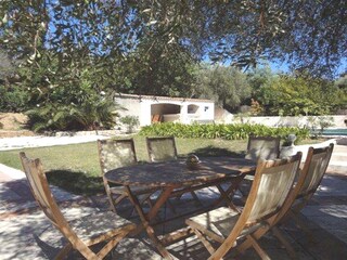 Garden - dining area