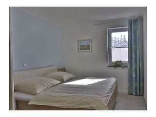 Schlafzimmer mit Doppelbett