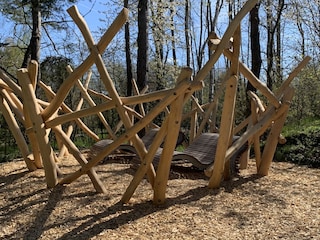 Vogelnest aufn Spielplatz im Kurpark