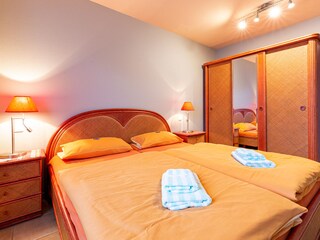 Schlafzimmer mit Doppelbett