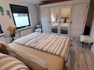 großer Kleiderschrank