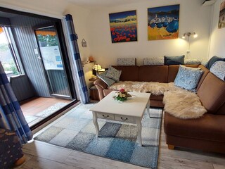 Wohnzimmer/ Ausgang Balkon