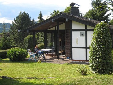 Ferienhaus Marina, mit Terrasse direkt an freier Wiese und Feld