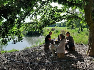 Zum Verweilen unter der alten Kastanie