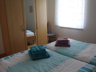 Schlafzimmer 1
