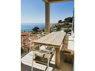 ueberdachte Terrasse mit Meerblick