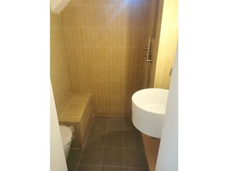 yellow bathroom (sleeping room 2)