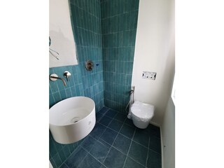 blue bathroom (sleeping room 1)