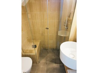 gelbes Bad (Schlafzimmer 2)