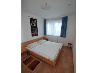 Schlafzimmer mit Doppelbett 180 x 200