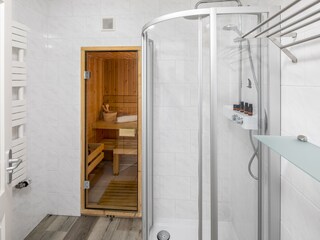 Badezimmer und Sauna