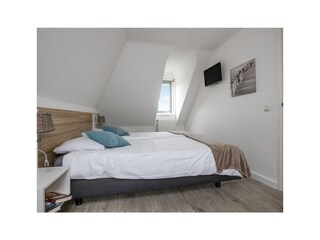Schlafzimmer links