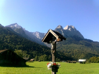 Talwanderung mit Alpspitzblick