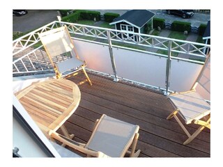 ... Balkon in Süd-Westlage ...