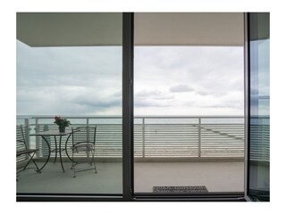 großer Balkon ...