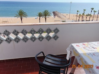 Alleszimmer mit blik  an Meer
