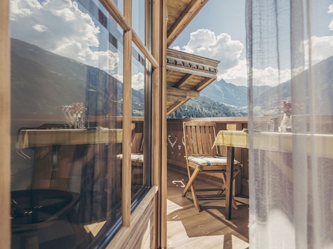 Ferienwohnung Luxuriöses Apartment mit 2 Schlafzimmern, Balkon und