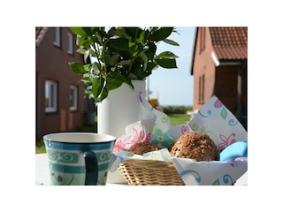 Frühstück im Freien mit Blick auf den Kniepsand
