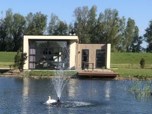 Ferienhaus with motorboat (91)