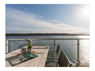 ... sonnigen Balkon ...