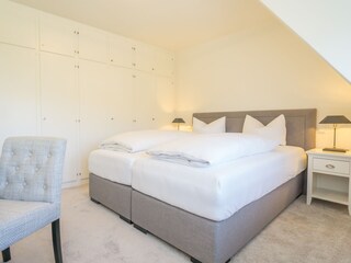 Schlafzimmer mit Doppelbett