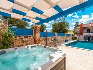 jacuzzi & swimming poll