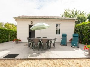 Ferienhaus Picturesque holiday home near Seabeach