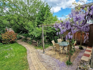 Sitzplatz auf der Terrasse im Garten