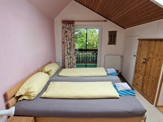 Bedroom 6 (1st floor)