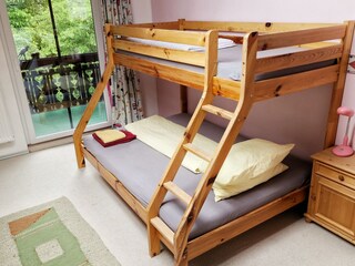 Bedroom 5 with a bunk bed