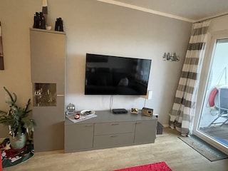 Wohnzimmer mit Internet Fernseher