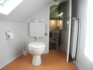 Angrenzende separate Toilette