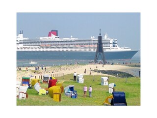 Queen Mary 2 und die Kugelbake