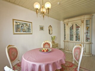 Separate Viennese coffee house-style dining room